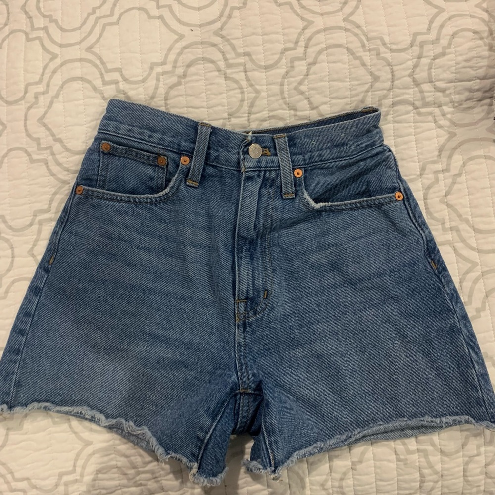 The momjean Short in burnette wash